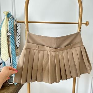 🛍️ZARA Beige Pleated Skirt